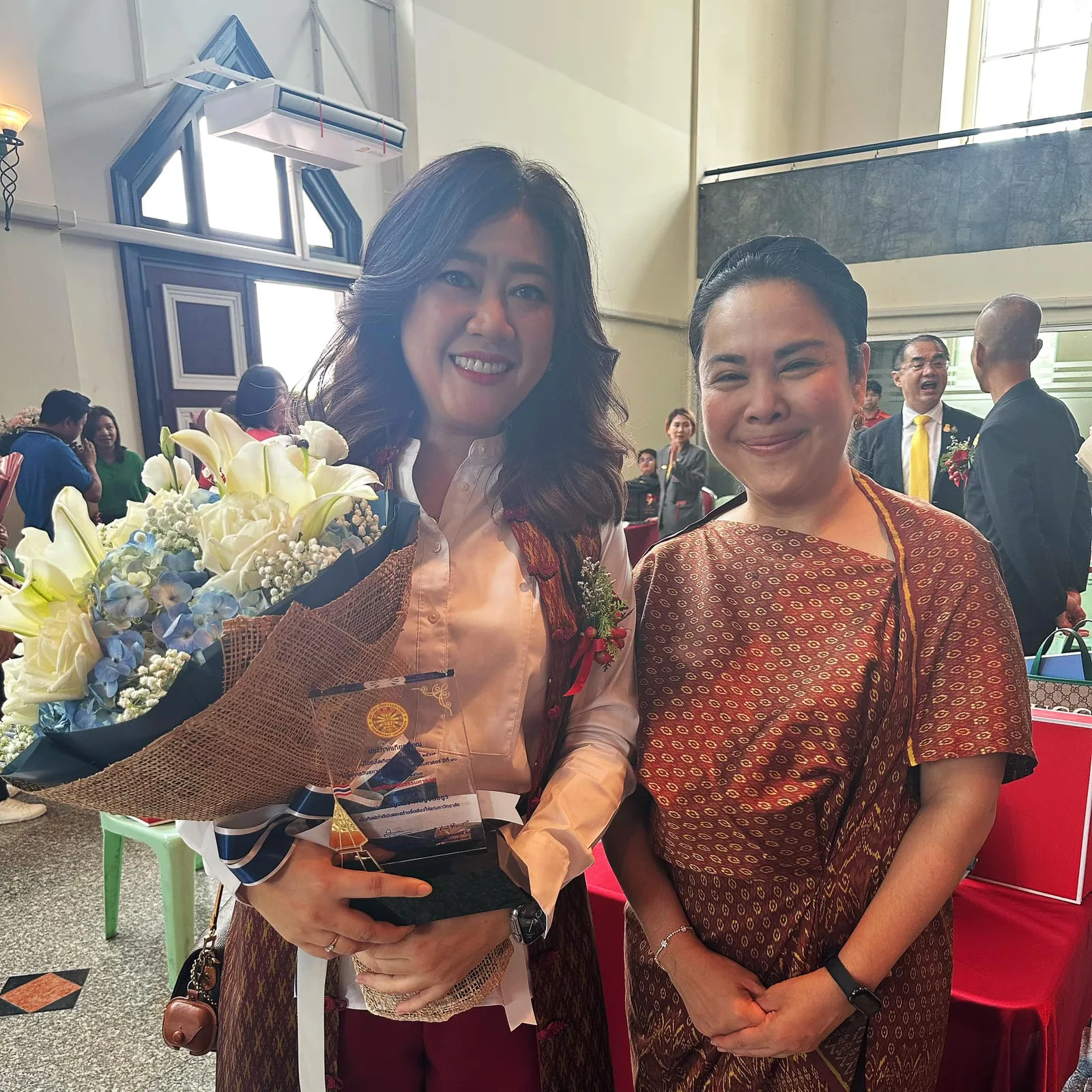รับมอบโล่เกียรติยศ ประเภทศิษย์เก่าดีเด่น มหาวิทยาลัยธรรมศาสตร์ ประจำปี 2567 9